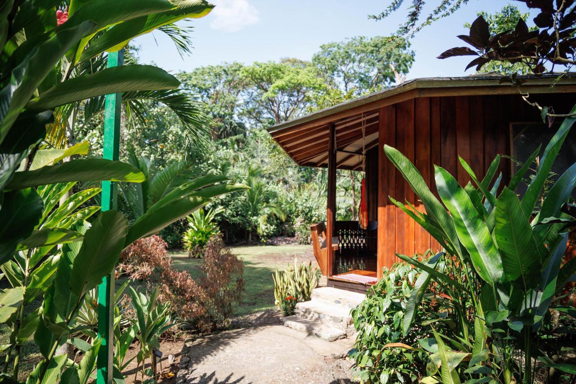 Bungalows Ache Cahuita Exterior photo
