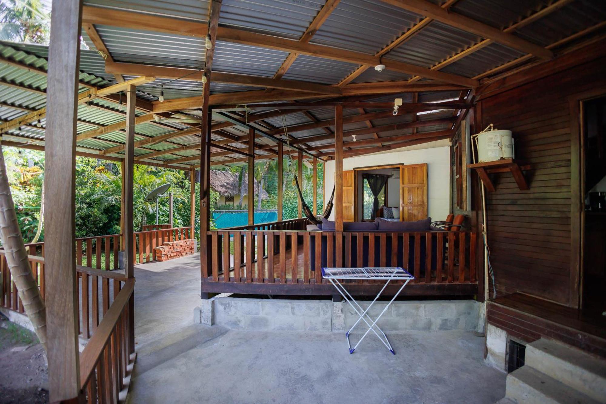 Bungalows Ache Cahuita Exterior photo